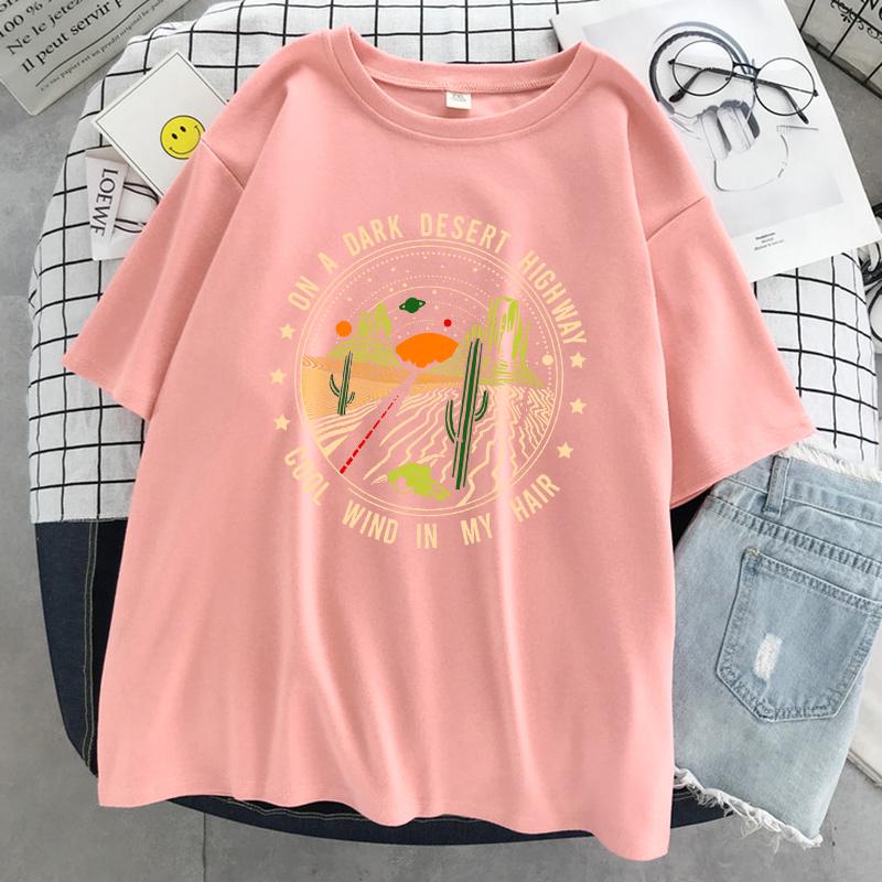På en mörk ökenmotorväg sval vind i mitt hår dam t-shirt bomull t-shirts vardaglig mjuk t-shirt kläder sommar gata kort ärm