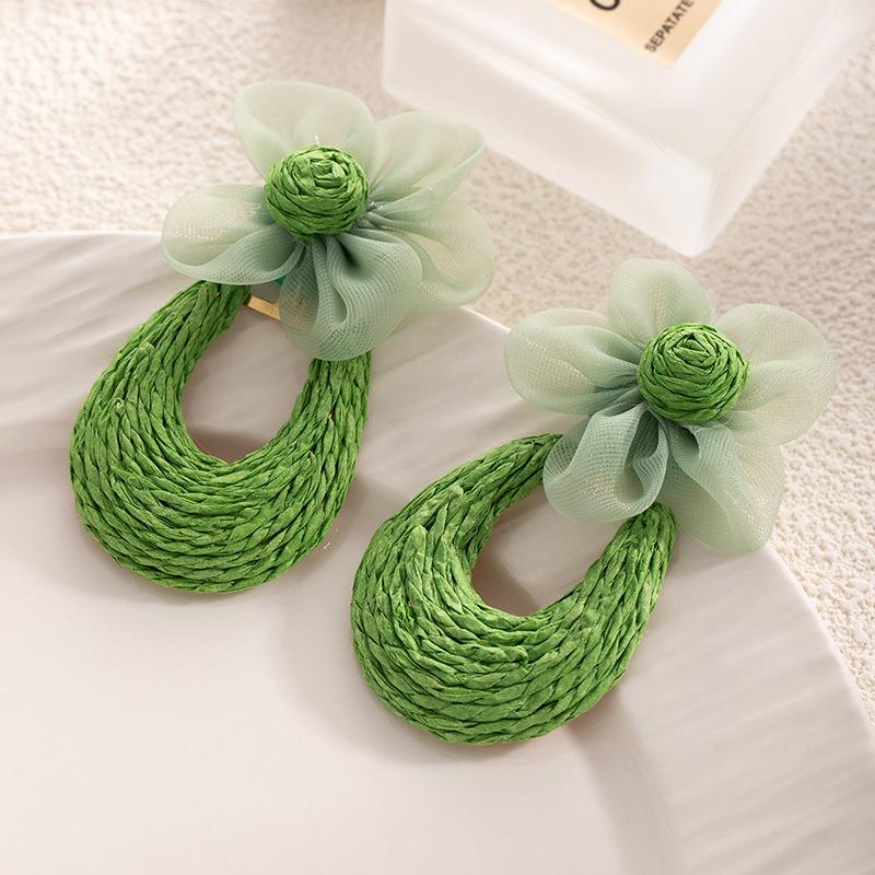 

Серьги-цветы из рафии ручной работы, Модные серьги, Серьги на лесную тематику, Свежие и милые зелёный