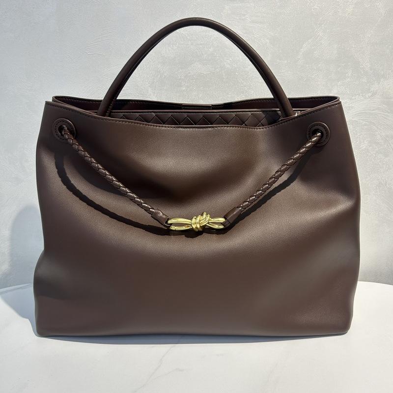 2026 Nuova borsa da donna in pelle trama semplice pelle grande retro intrecciato fibbia a farfalla borsa a spalla singola tracolla