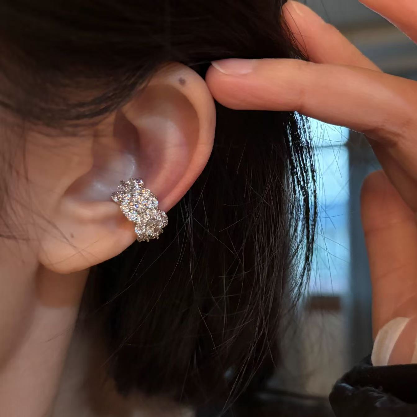 

Women s Fashion Earrings Crystal Cluster Design Hypoallergenic Lightweight Clip On Earrings for Daily Wear and Special Occasions One Size