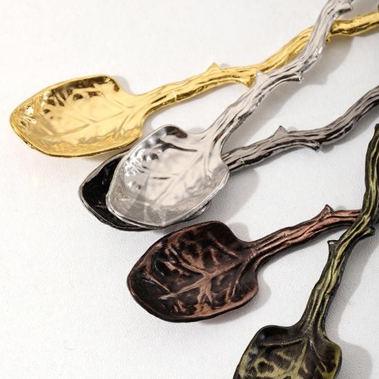 Cuillère à café métallique en forme de feuille avec manche libellule Résistante à l'oxydation Surface lisse Agitateur à café Élégant accessoire à café