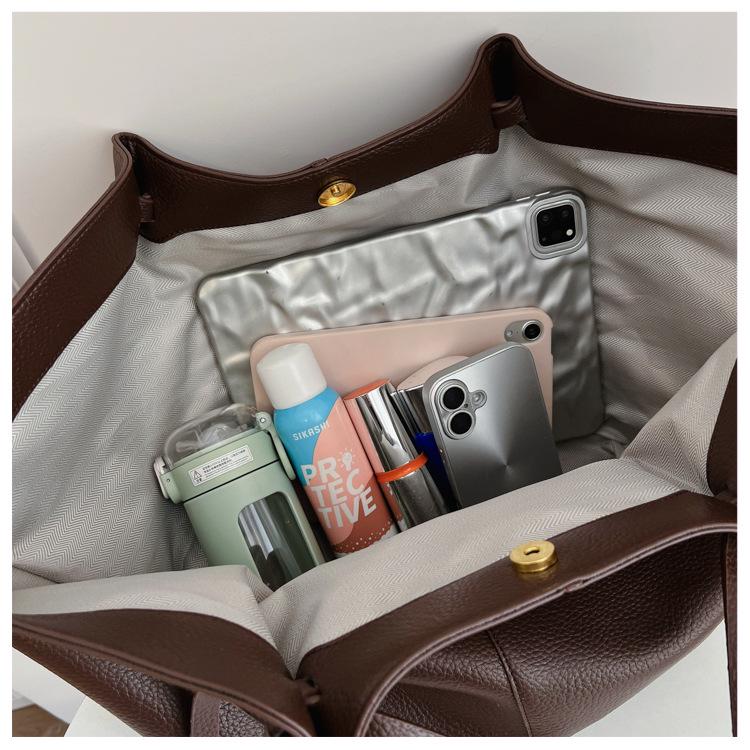 Cross Retro High-End Women's Versatile Tote, European-American Fashion, Large Capacity Shoulder Bag