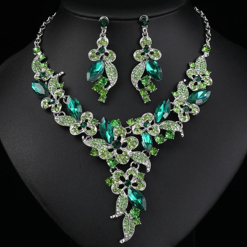 GemChic Damen-Halskette mit Anhänger und Ohrringen, exquisite Legierung, Zweig, Blumen, Kristall, Strass, Schlüsselbein, zweiteiliges Set, Schmuckgeschenk für Geburtstag und Weihnachten