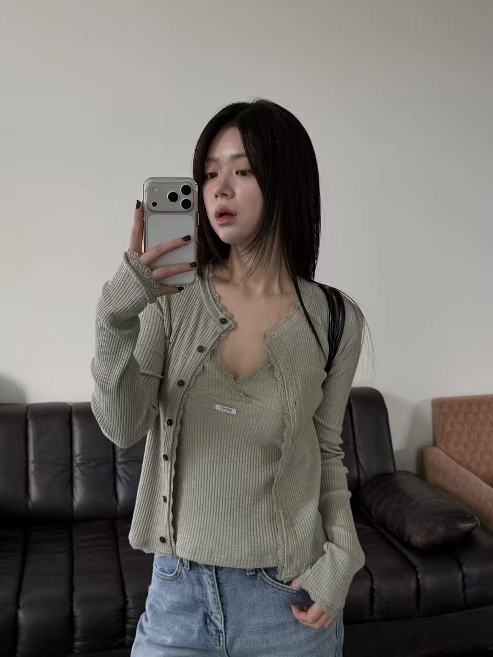 

BENE Korean Elegant V-neck Camisole & Knit Cardigan Set One Size білий