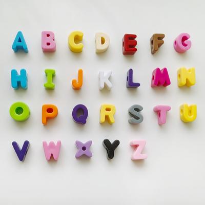 Nouveau 10pcs Lettre Majuscule Colorée Alphabet Perles Charme pour Téléphone/Porte-clés Collier DIY Bijoux Accessoires faits main