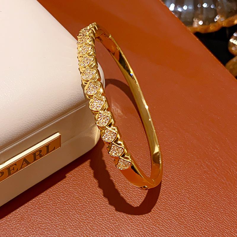 Zircon Bracelet Fashionable Design Bracelet Light Luxury High-end Exquisite Hand Jewelry for Women