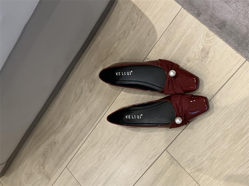 2025 autumn and winter new temperament pointed head evening grandma shoes pearl bow Mary Jane single shoes