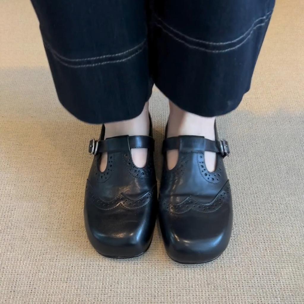 Retro Brock black small leather shoes women's T-button round head Mary Jane shoes new flat bottom