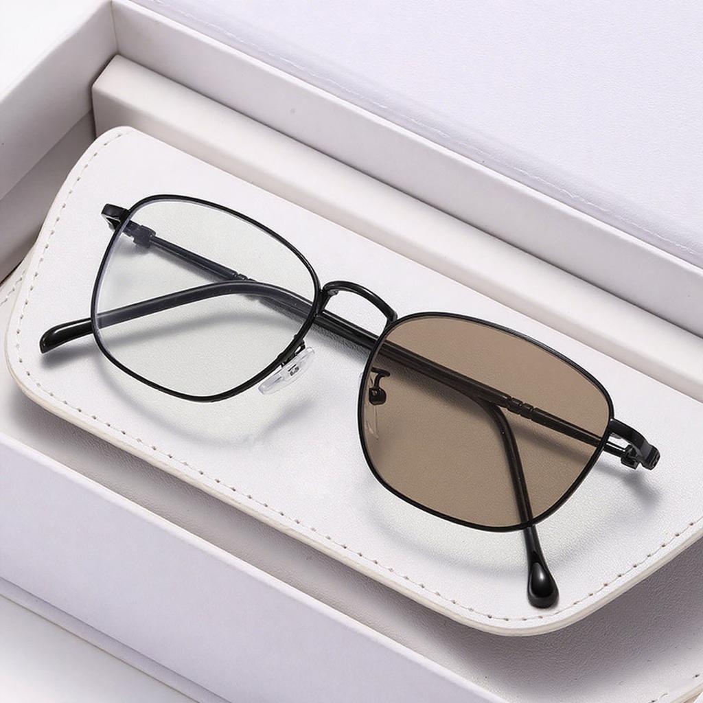 New Trend Pochromic Reading Glasses Women and Men Ultralight  Metal Frame Anti Blue Light Color Changing Far Sighted Glasses