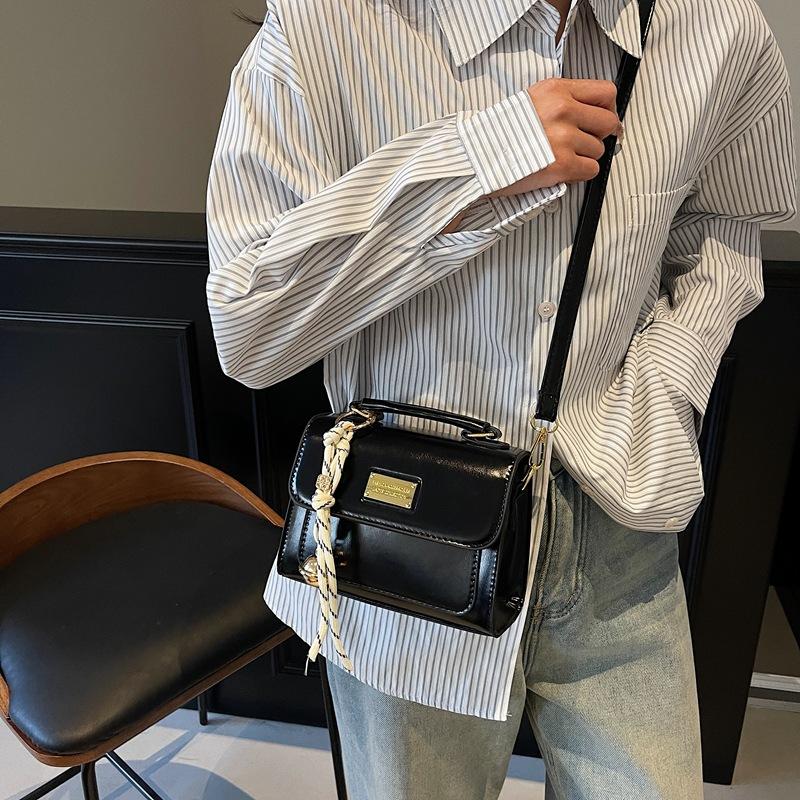

Casual Handbag Briefcase New Fashion Sense Small Square Bag Messenger Bag чёрный