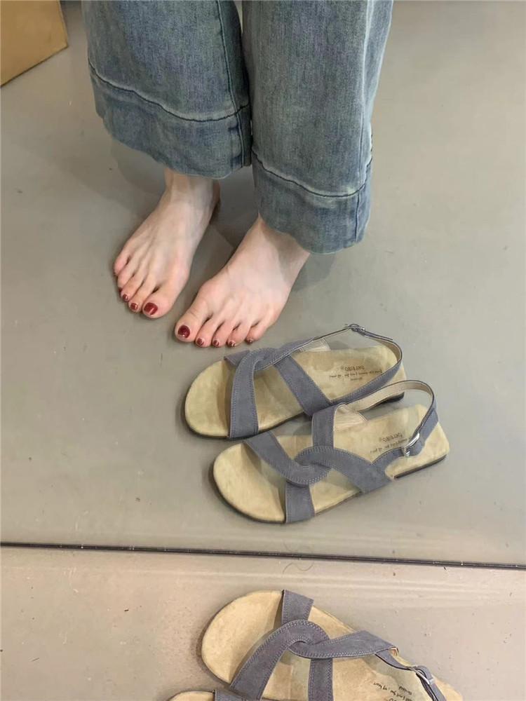 

2025 summer new retro Mori women s cross with soft-soled beach Roman shoes matte leather one-word fashion sandals women 40 серый