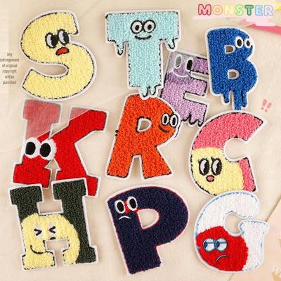 Pašlīmējošs šenila multfilmu burtu izšuvums auduma plāksteris