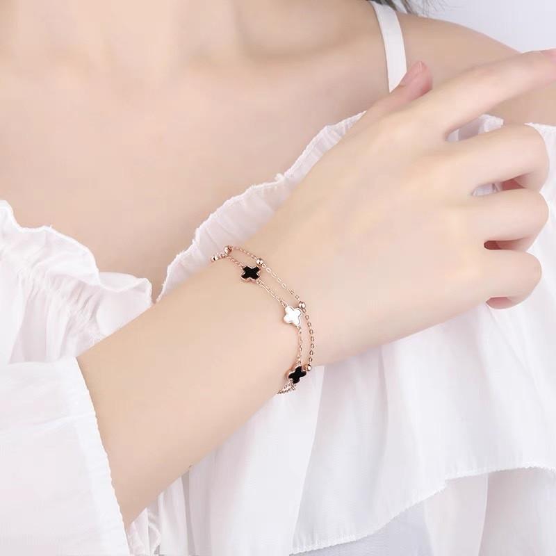 Leaf Clover Bracelet For Women Alloy Modern Jewelry Sleek Design Gift Memorable