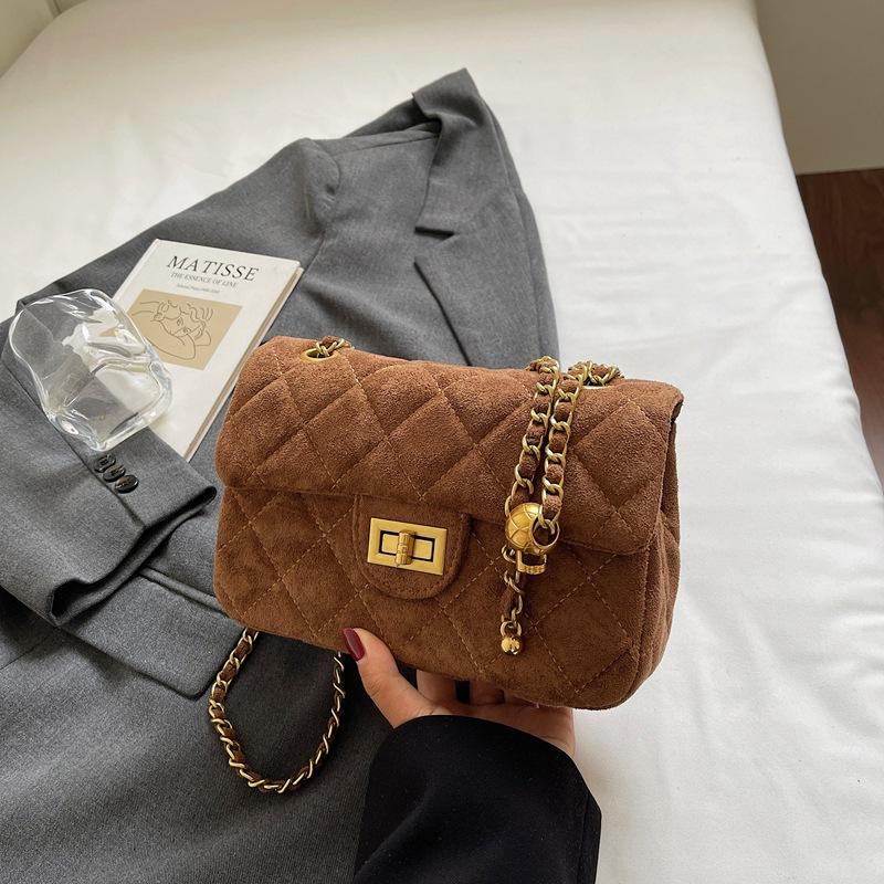 

2025 осень новая модная сумка женская сумка иностранная сумка-мессенджер на цепочке высокая ценность подмышечная сумка через плечо