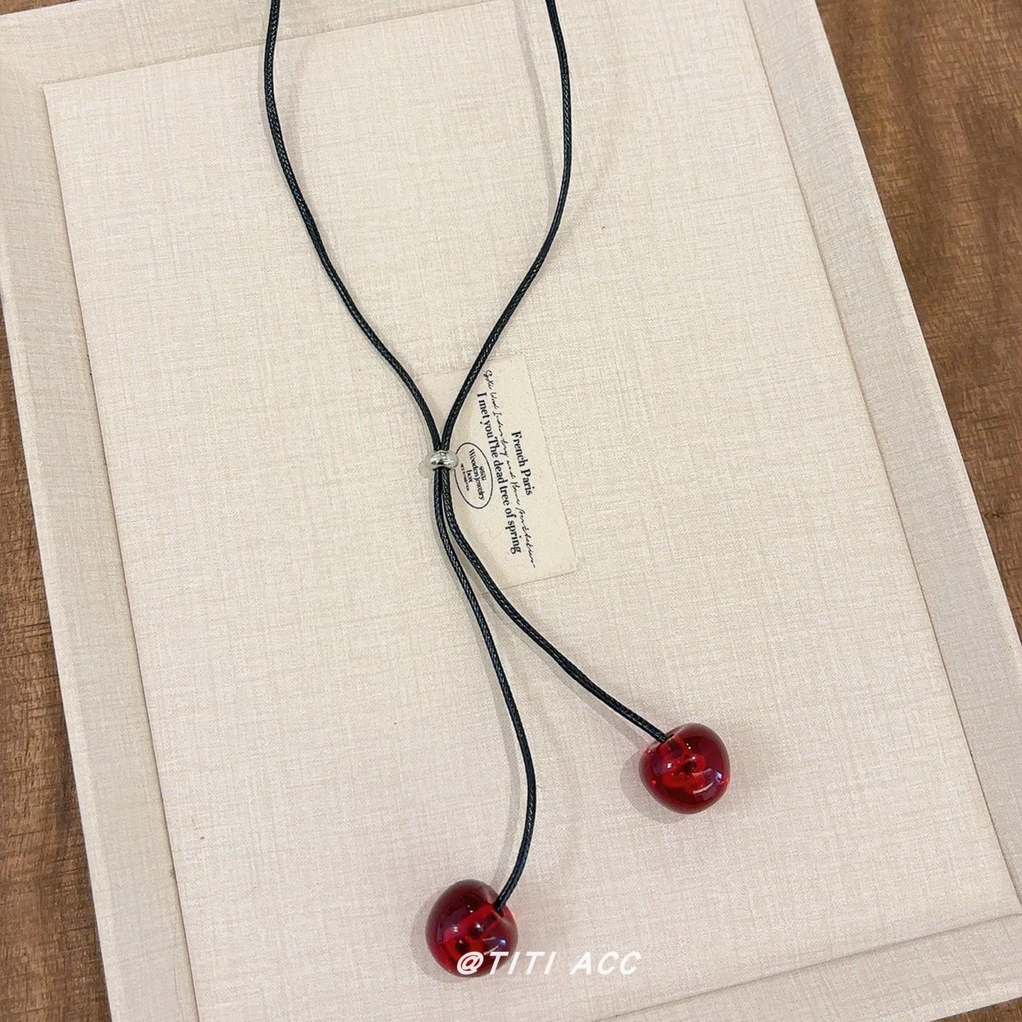 

Висувний червоний кулон-вишня на ланцюжку для жінок - Елегантний довгий ланцюжок-чокер для светра