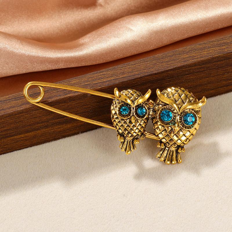 Cute dripping owl brooch rhinestone oil corsage personalized versatile animal corsage pin