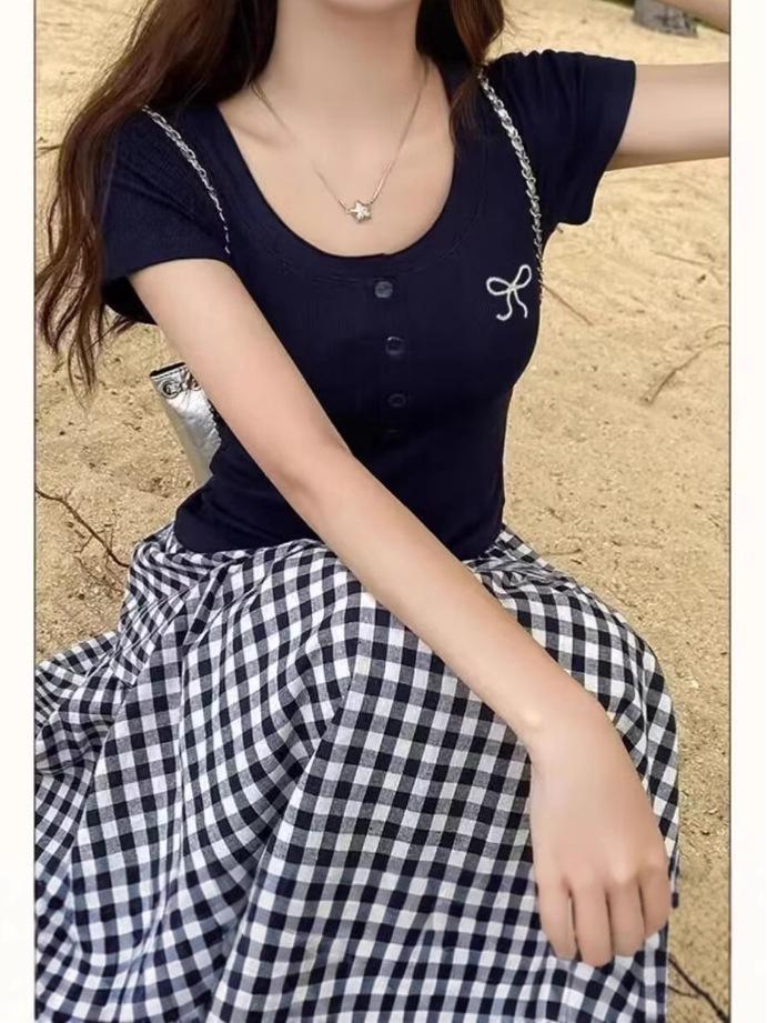 Trendy Women's V-Neck Bow Embroidery Slim-Fit Short-Sleeved T-Shirt