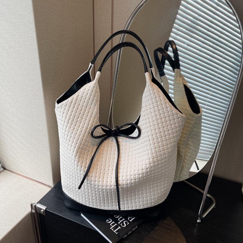 

Сумка-тоут большой вместимости для женщин, летние новые модели 2024 года, о моде, повседневная сумка подмышкой, популярная универсальная женская сумка 41*15*27