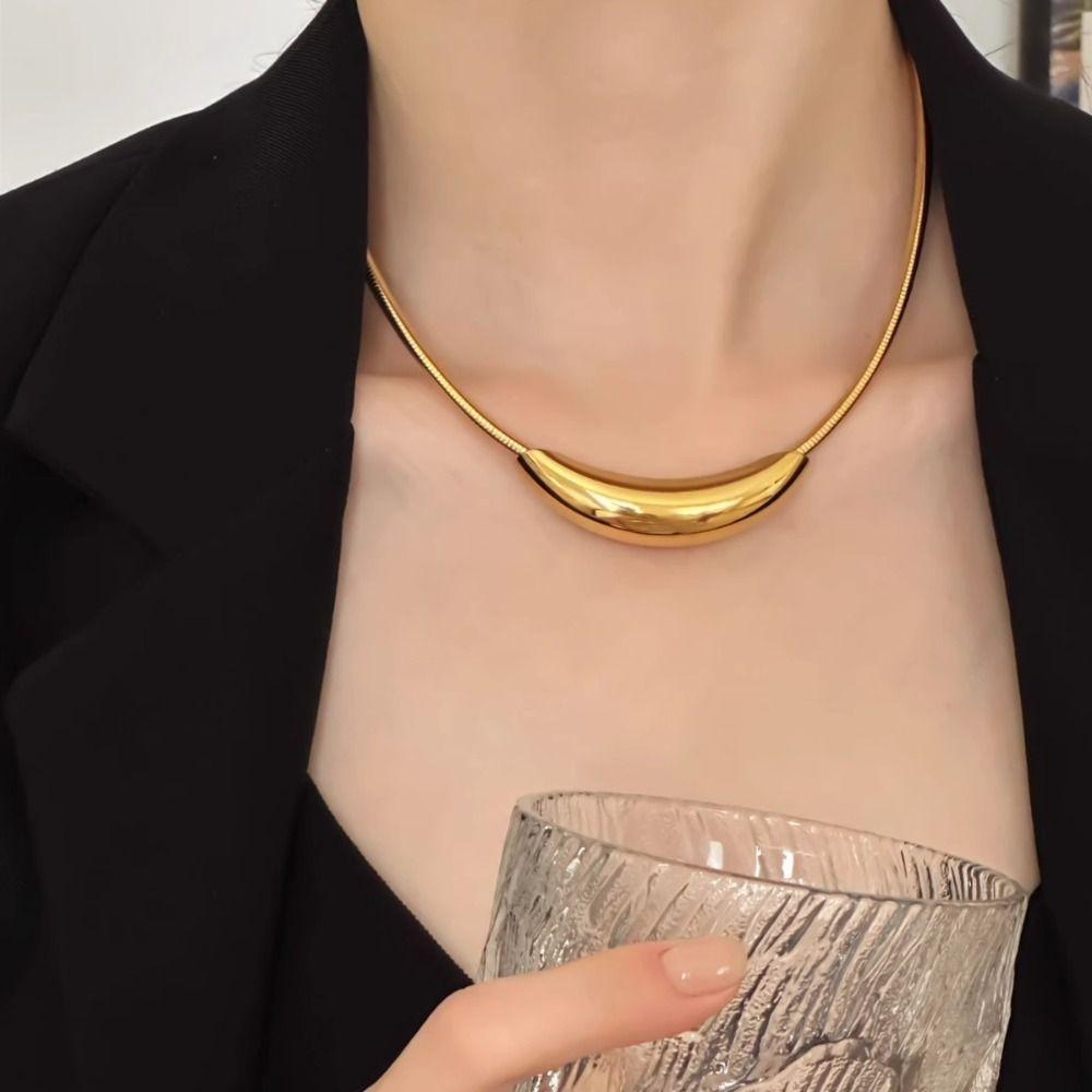 Elegant Metal Necklace Simple Heart Necklace Creative Vintage Choker Daily