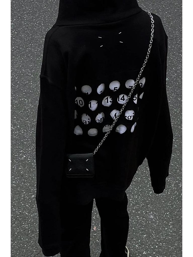 Unisex Margiela Hoodie: Lockere Passform, Umgekehrtes MM6-Logo, Reine Baumwolle, Rundhalsausschnitt, Trendiger Stil