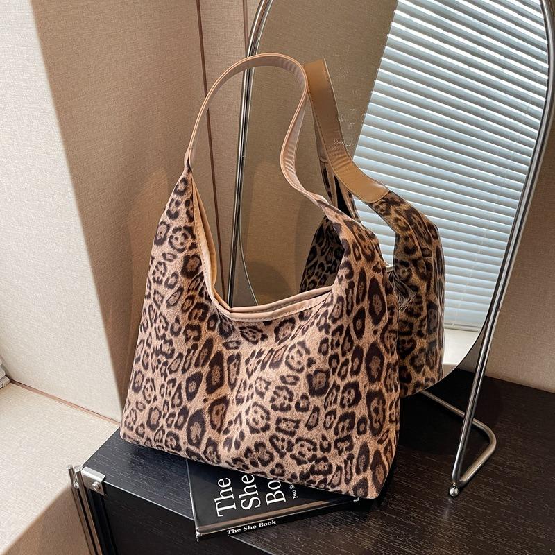Leopard print bag fashionable large-capacity tote bag women's new armpit bag premium shoulder bag