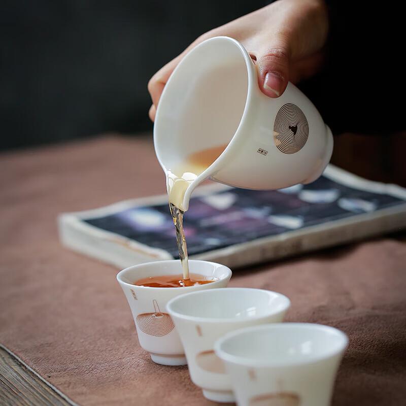 Chinese White Ceramic Kung Fu Tea Set with Gaiwan