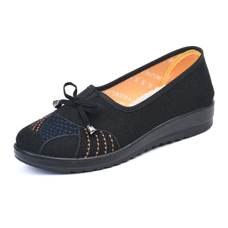 Alte Pekinger Stoffschuhe Frühling und Herbst ein Pedal flacher Mund alte Damenschuhe flach bequem mittelalterliche und ältere Mutter Freizeitschuhe