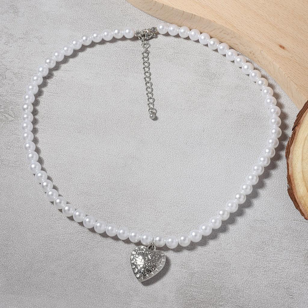 Korean version of simple fashion temperament elegant imitation pearl silver love heart pendant necklace bracelet set versatile