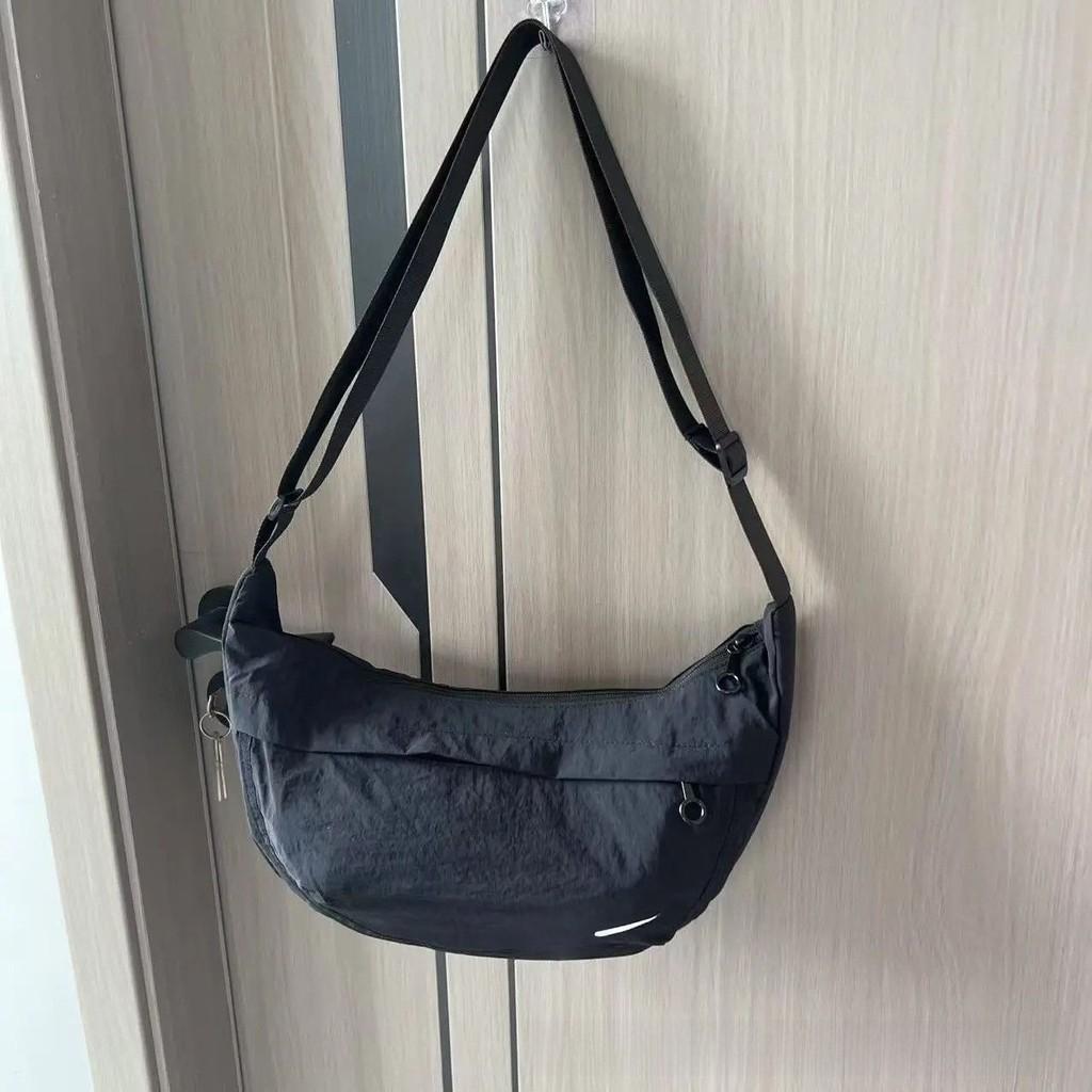 Canvas Tote Bag For Women With Large Capacity And Zipper Closure For Daily Use