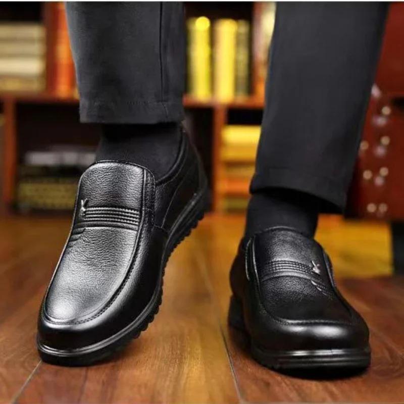 Fashion Men's Soft Soled Shoes Luxury Formal Leather Shoes Men Breathable Loafers Slip On Black Driving Male Shoes Zapatos Para Hombre
