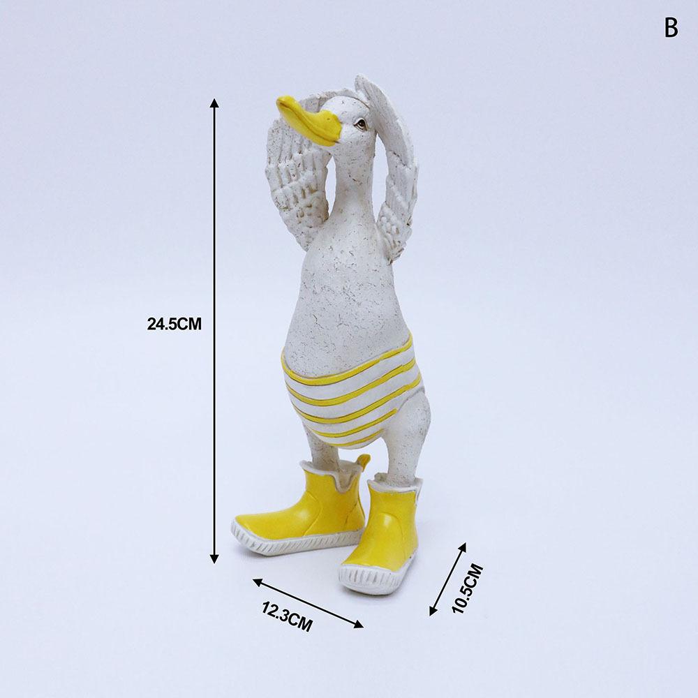 Heart-Hands Duck Statue Cute Making Heart Gesture Duck Figurine Resin Cute Animal Decor Sweet Gift for Lovers Friends Home Decor