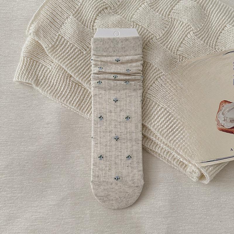 Female Autumn New Style All Match Sweet Literature Retro Small Broken Flowers In The Tube Pile Socks