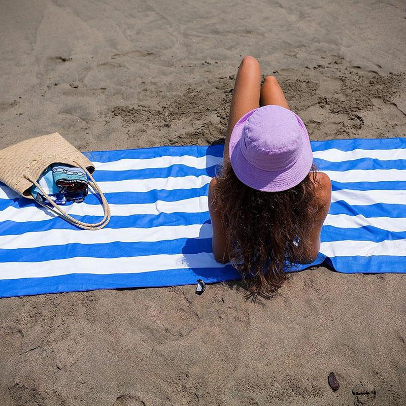 Free Custom Multi-Style Quick Drying Super Absorbent Sand-Free Microfiber Beach Towel with Logo Design All-Season Use