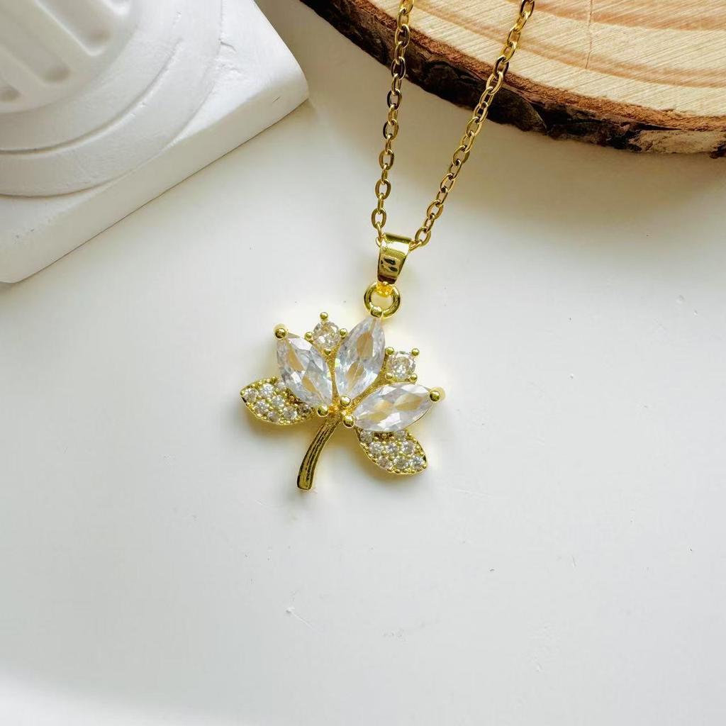 Retro INS Style Multicolor Zircon French Peach Heart Necklace with Diamonds and Titanium Stainless Steel