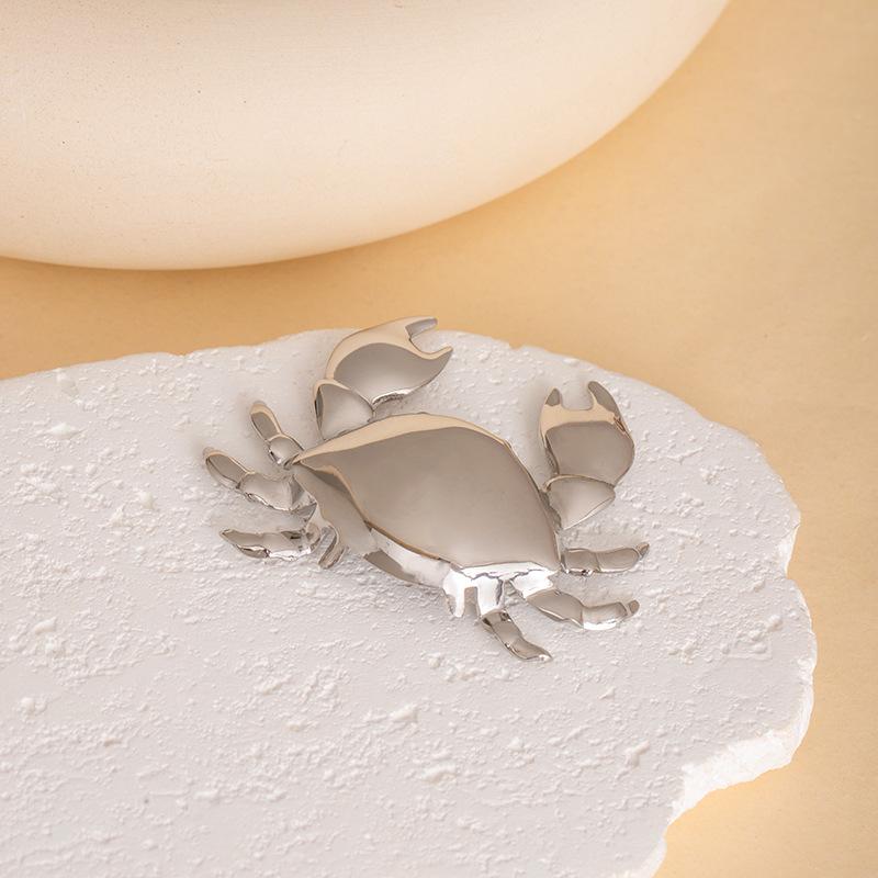 Европейско-американская нишевая металлическая брошь в виде краба: Роскошная универсальная брошь-животное с уникальным дизайном
