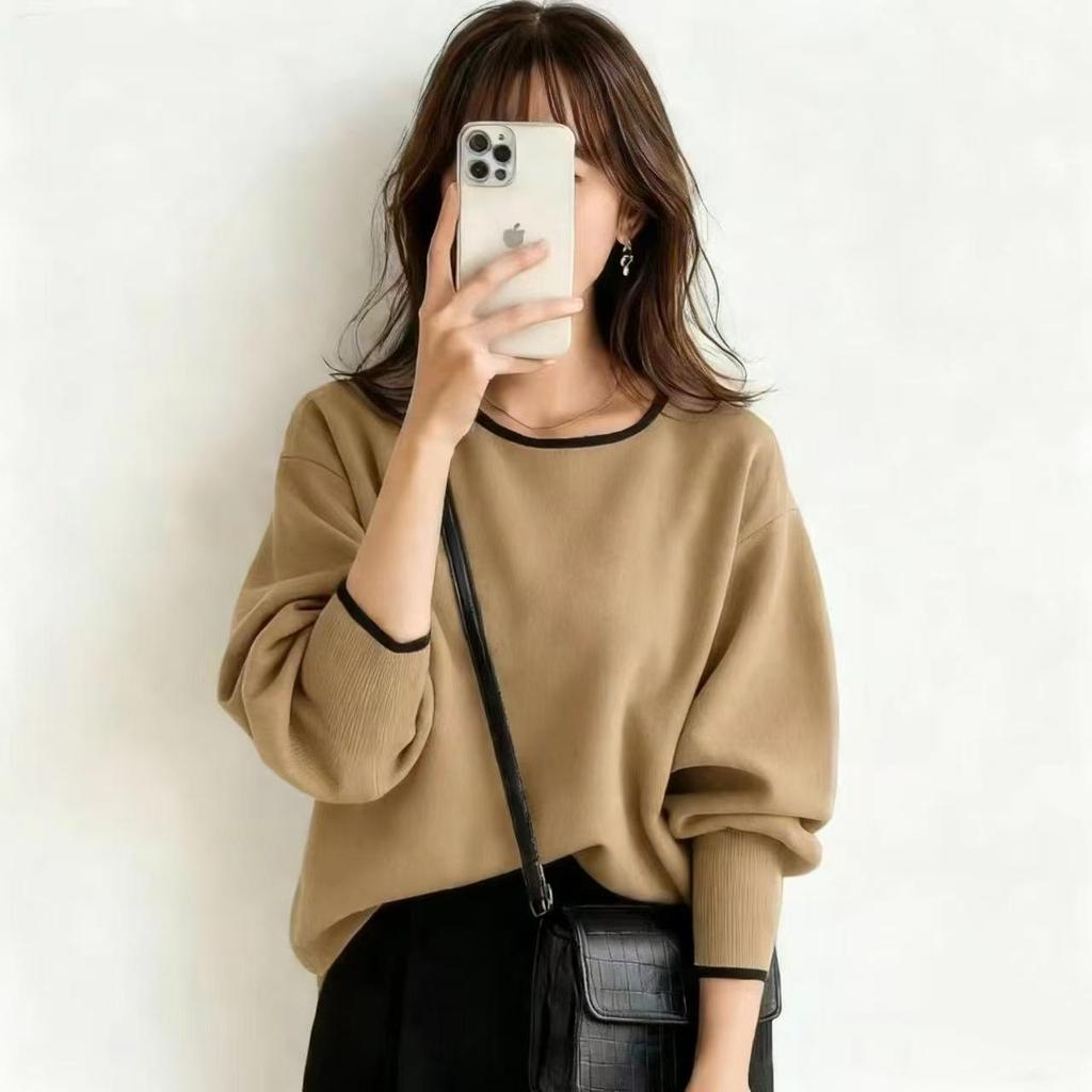 2026 Spring Women's Japanese Style Round Neck Long Sleeve Patchwork Color Block Pullover T-shirt, Slimming, Available in 3 Colors.