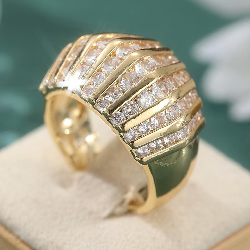 Women's Elegant Cubic Synthetic Zirconia Engagement Ring Golden Plated Banquet Wedding Band Rings Temperament Jewelry