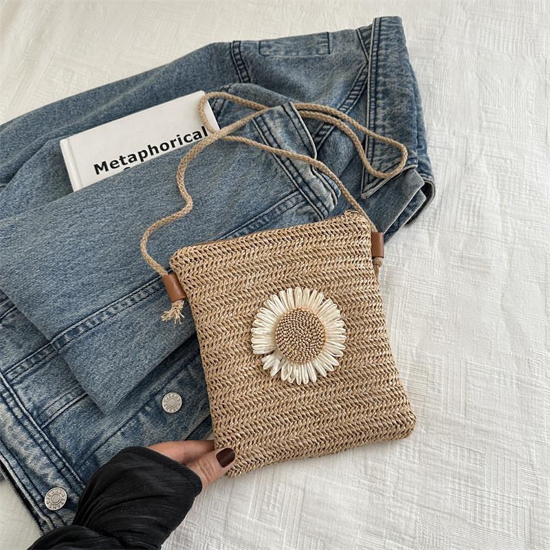 Fashionable Small Woven Beach Vacation Bag For Women New Trendy 2024 Shoulder Bag
