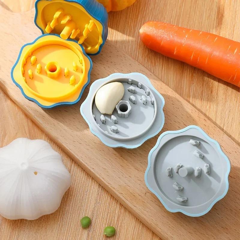 Kitchen Gadgets Cute Household Garlic Shape Plastic Manual Rotary Grinding Garlic Press Mini Chopper For Chili Ginger and Garlic