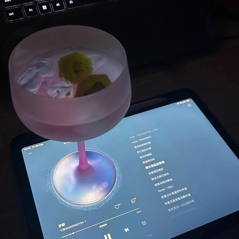 Bicchiere da Cocktail Rosa Francese, Elegante Bicchiere da Martini ad Alto Gambo, Bicchieri Estetici per Vino e Bevande Miste