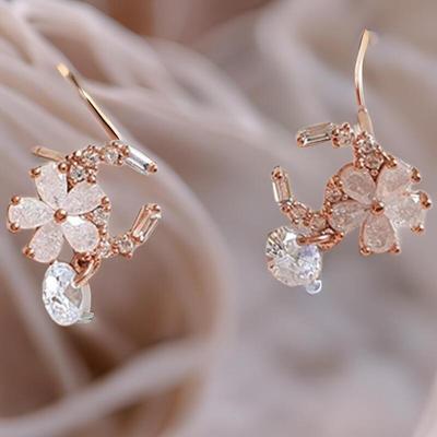 Boucles d'oreilles Clous Courbes Scintillantes en Zirconium Cubique pour Femmes