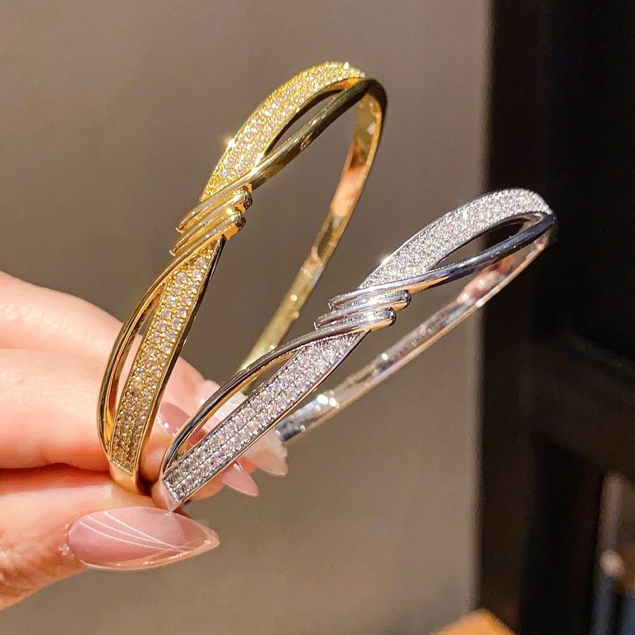 Copper Zircon Wave Pattern Bangle With Gold Plating For Fashionable Women