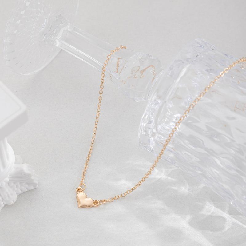 Metal love necklace, simple and versatile jewelry, women's personality temperament, fashionable metal peach heart neck