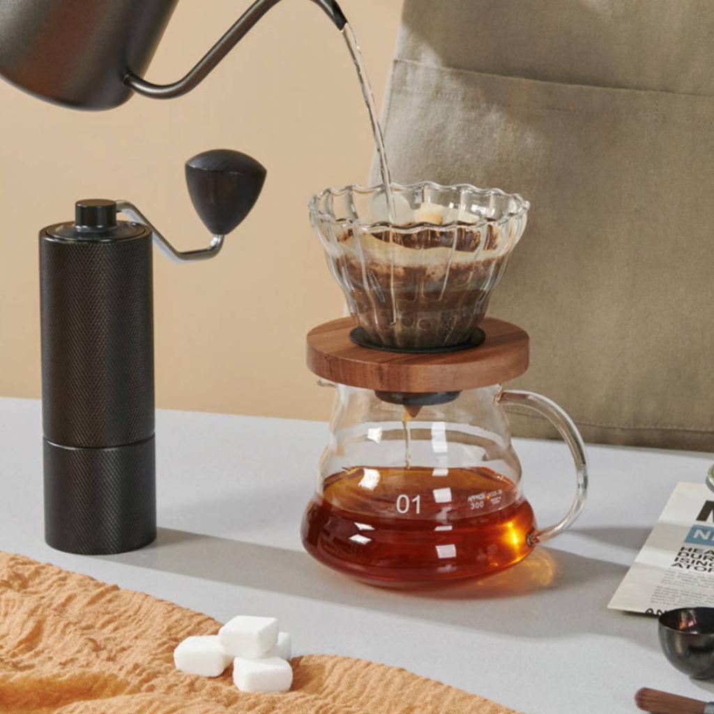 Manual Coffee Grinder Consistent Pulverize Hand Coffee Grinder Kitchen Tool Lightweight Detachable Design for Baristas, Home