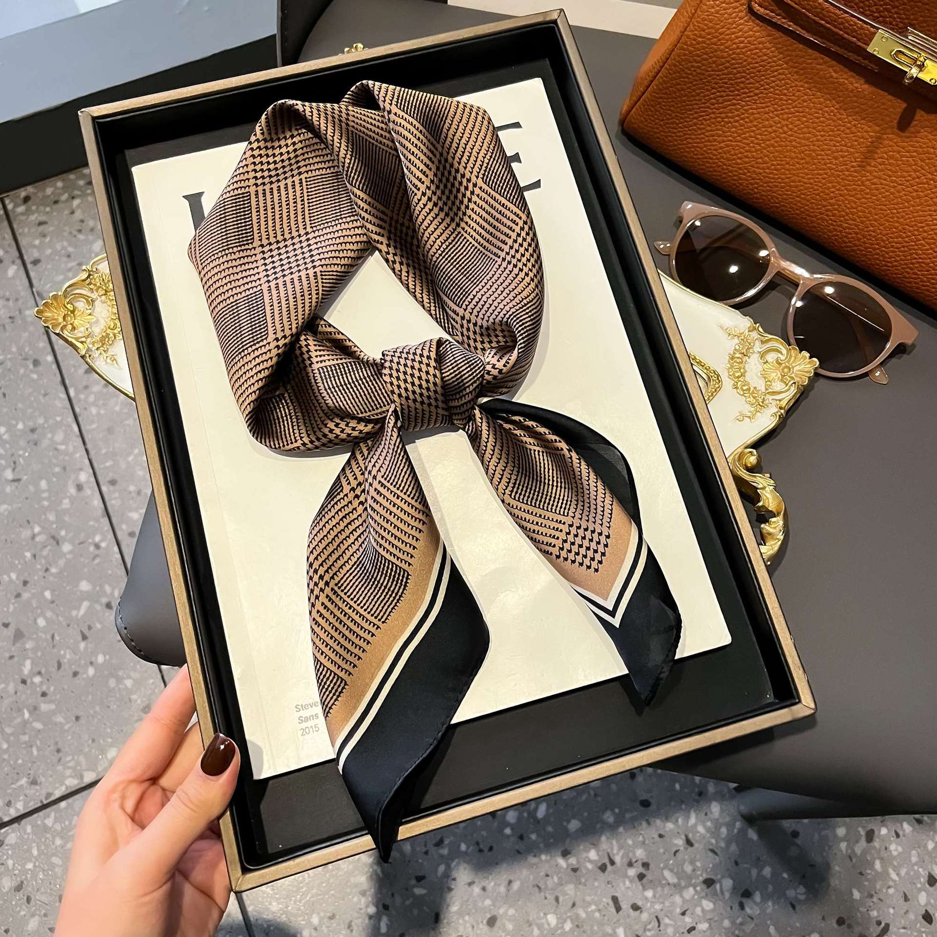 

2024 Новый Модный Принт Квадратный Шарф Женский Шарф из Искусственного Шелка Повседневный Универсальный Декоративный Маленький Шейный Платок 70СМx70СМ 70x70cm