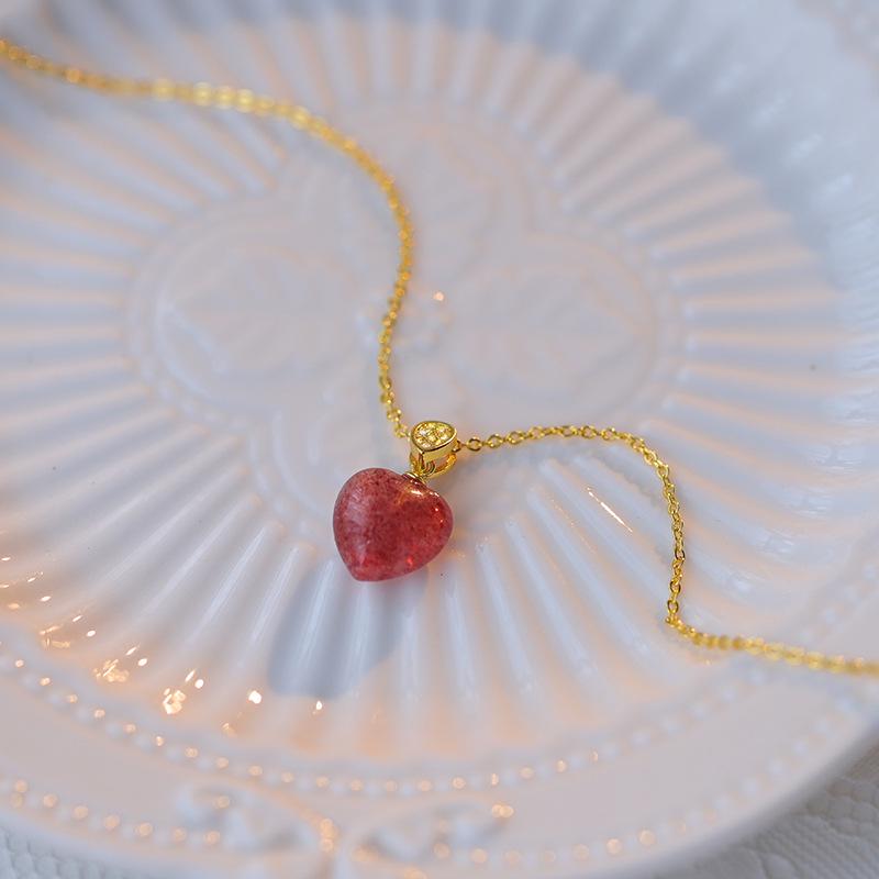 Strawberry Peach Crystal Pendant Necklace - Mori Style, Peach Blossom Luck, High-End Clavicle Chain