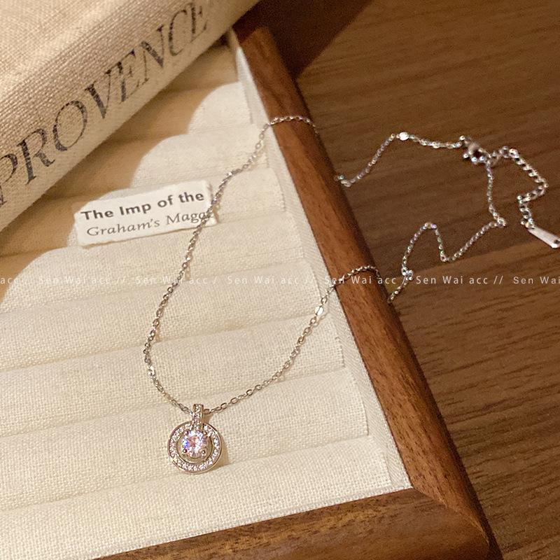Flash zirconium ring pendant, titanium steel necklace, women s light luxury high-end exquisite collarbone chain with jewelry
