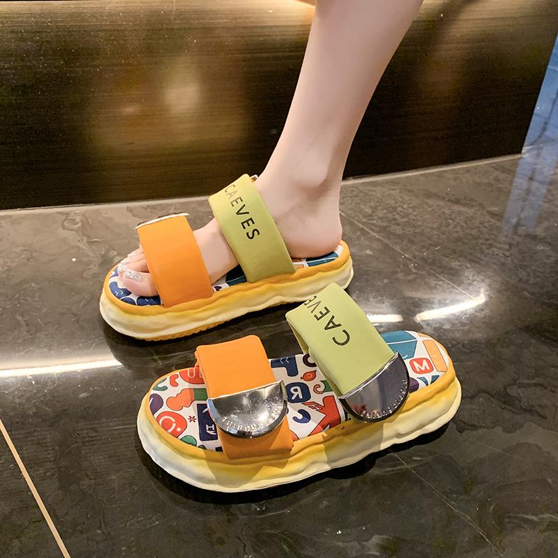 Fashion Platform sandals and slippers for women to wear in summer 2025 new Internet celebrity cute graffiti beach sandals flip-flops