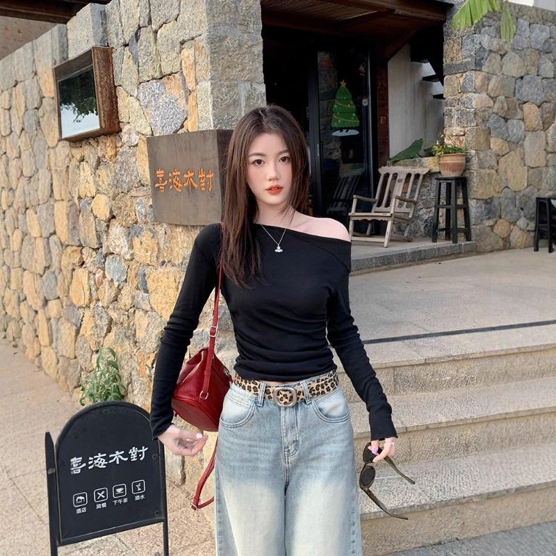 New white slanted shoulder long-sleeved top, women's huge beautiful T-shirt inside, slim-fitting bottoming shirt, early autumn temperament