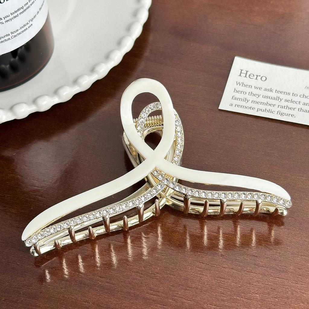 Premium Quality Metal Hair Claw Clip With Sparkling Rhinestones For Fashionable Looks